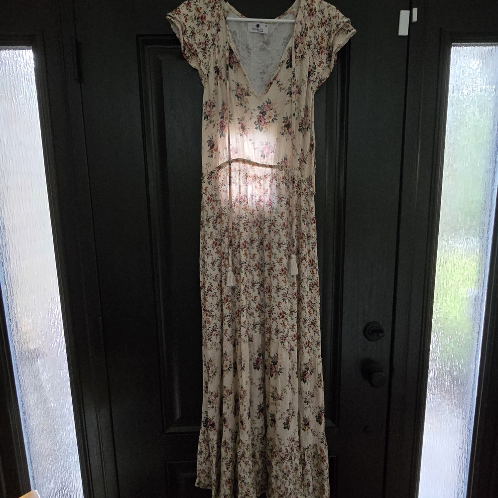 Floral Cream Maxi Dress
